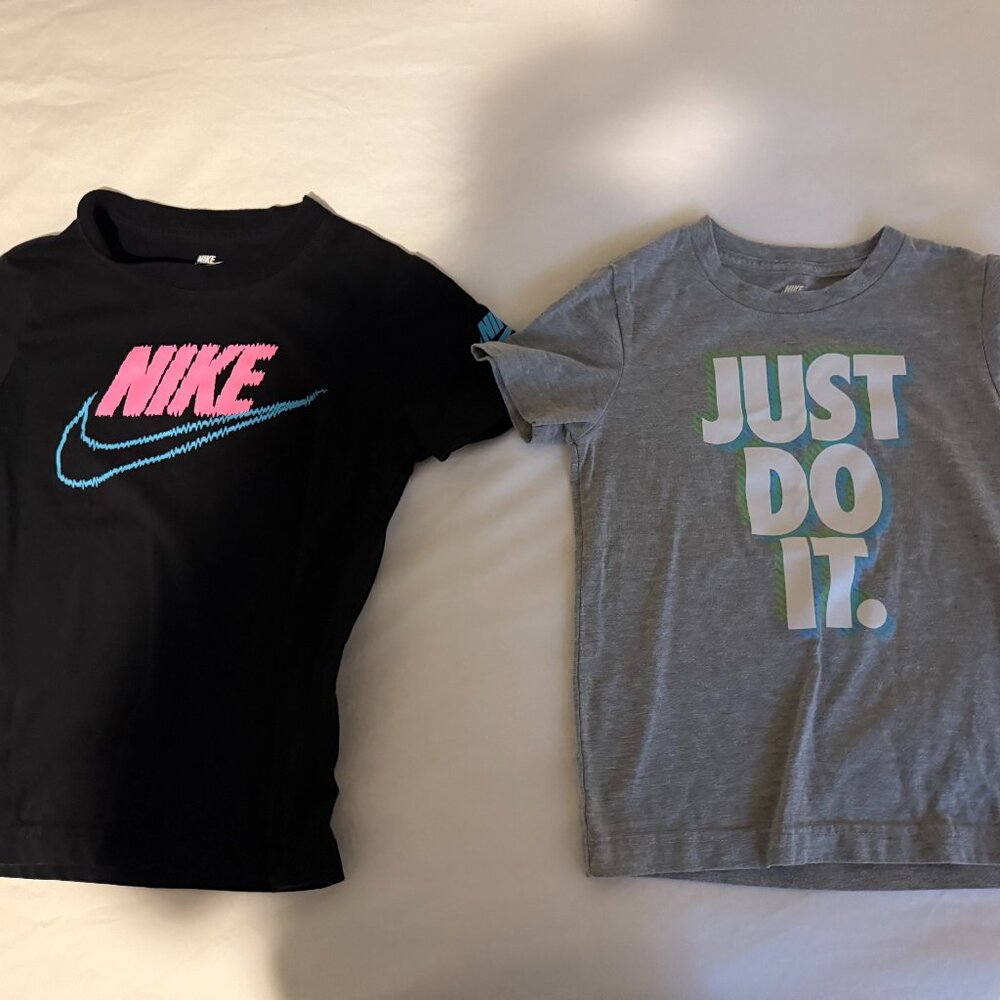 LOT OF 2 GORGEOUS LIMITED EDITION NIKE SIZE 5 KID TEE SHIRTS (4/5 & 5/6)